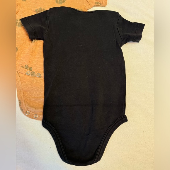 Kate Quinn | Bundle of 3 Short Sleeve Lap Neck Bodysuits | 6-12 months - Picture 5 of 8